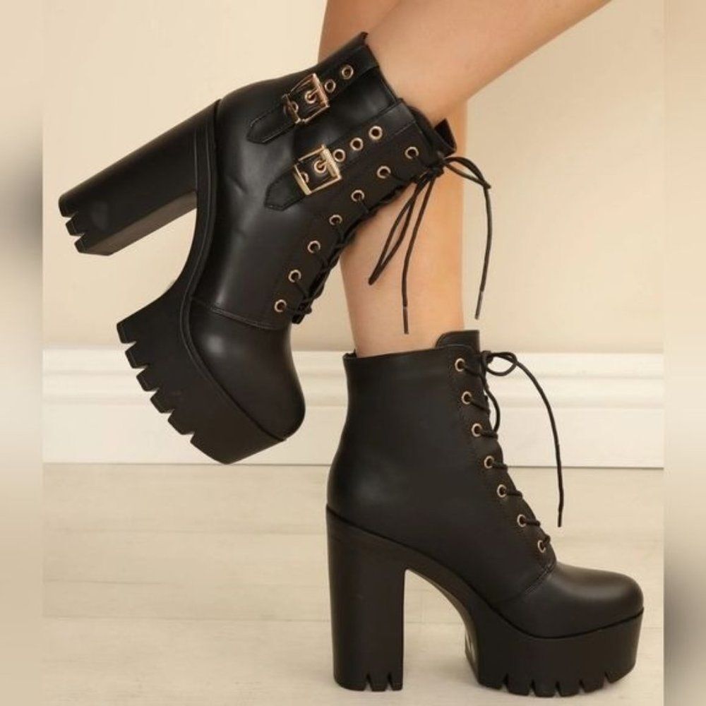 Women's Block Heel Lace Up Botties Black Color - Picture 2 of 5